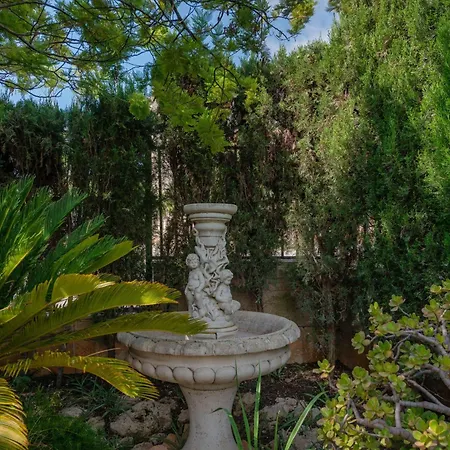 Teulera Villa *